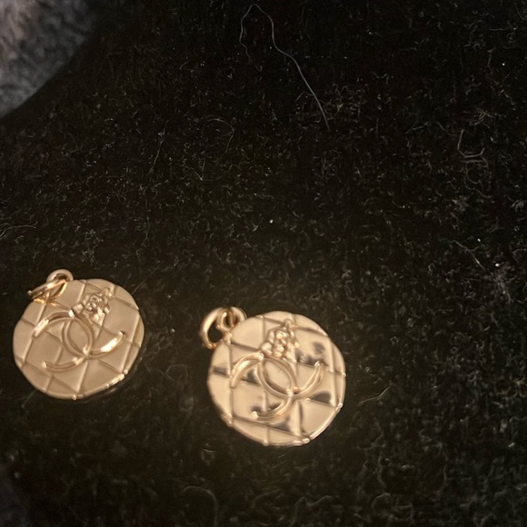 Lux Gold tone quilted Chanel pendants - Picture 3 of 3
